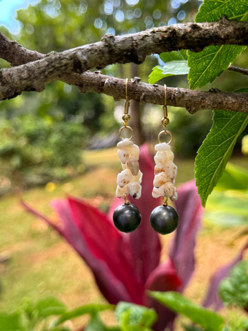 TAHITIAN PEARL + NIIHAU MOMI PĪKAKE EARRING (9-10mm)